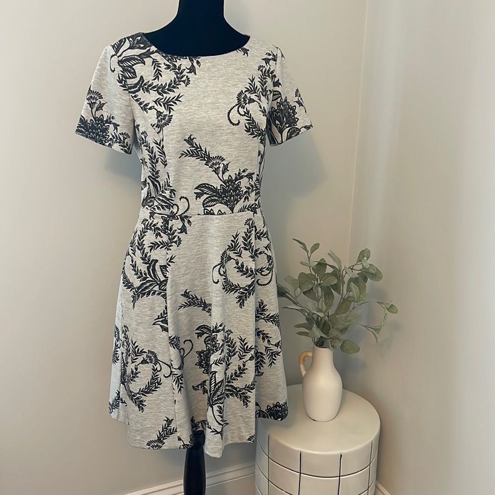 Vince Camuto Black and Light Gray Floral Midi Dress